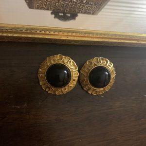 SALE🔥🔥 Vintage gold and black Chanel earrings